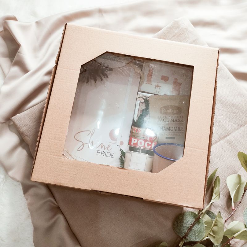 

Gift Box BrideTalk | Hampers Pernikahan | Kado Wisuda