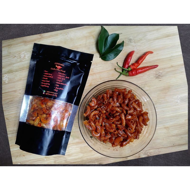 makaroni pedas daun jeruk kemasan pouch