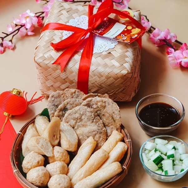 

Hampers Imlek / Hampers pempek/ Hampers murah / CNY HAMPERS Pempek enak ikan Tenggiri ASLI