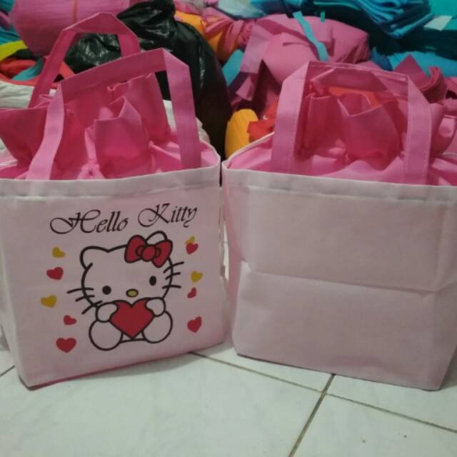 

Tas souvenir ultah anak model serut hello Kitty