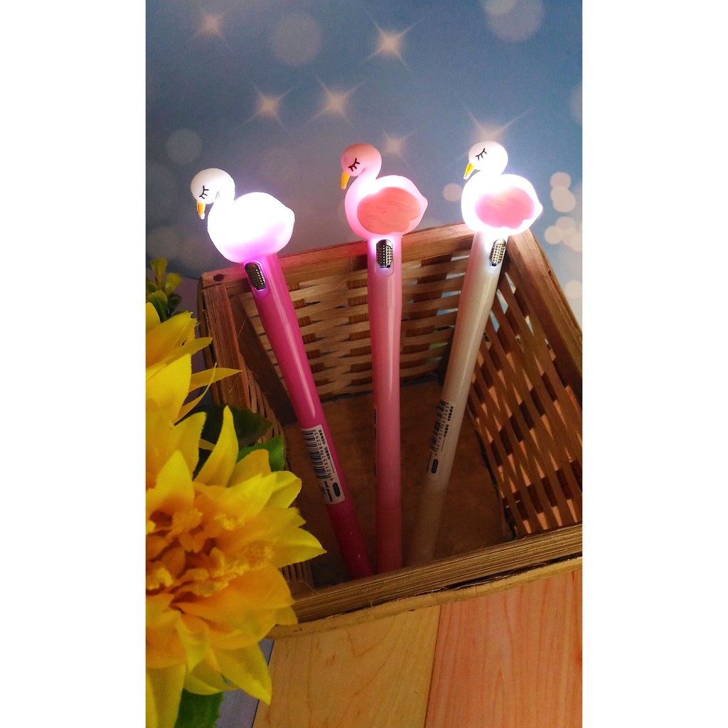 

Pulpen Lampu Flaminggo Bisa nyala / Flamingo LED Pen / Pulpen Senter