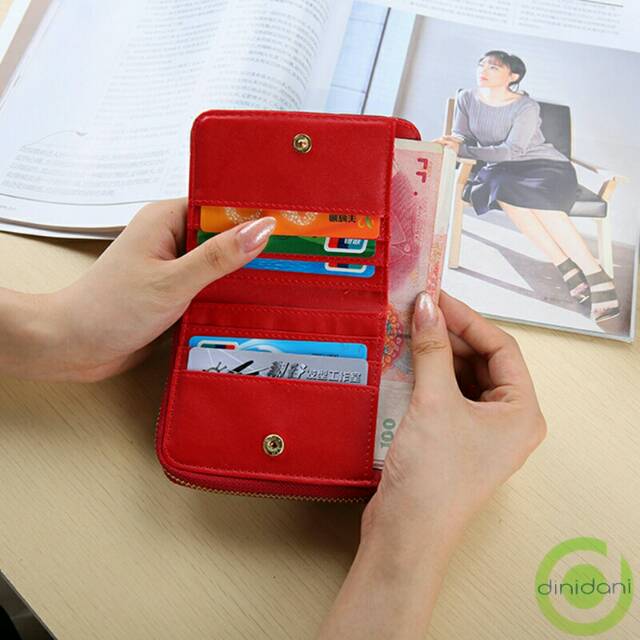 Dompet mini kimi bisa masuk kartu dan uang kertas