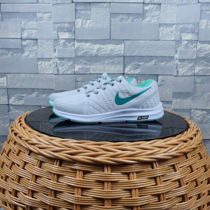 SEPATU RUNNING NIKE ZOOM WANITA