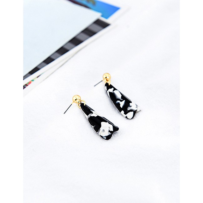 LRC Anting Tusuk Fashion Black Acrylic Earrings F47060