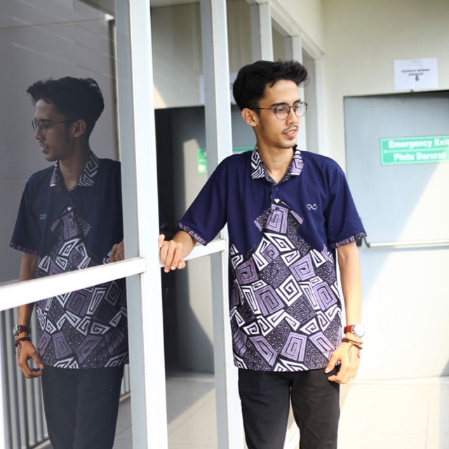 Loyal Kaos Polo Batik Navy Modern Pria M L XL XXL