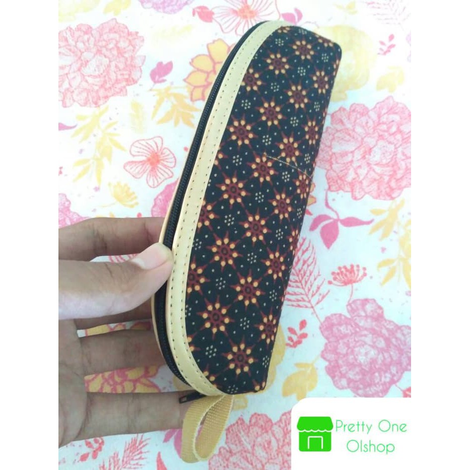 

Souvenir Tempat Pensil Batik Oval