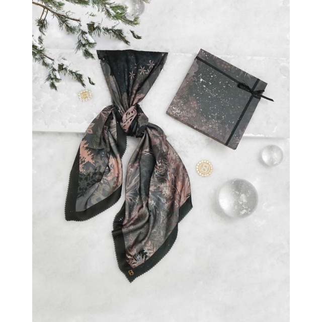 Buttonscarves x Disney