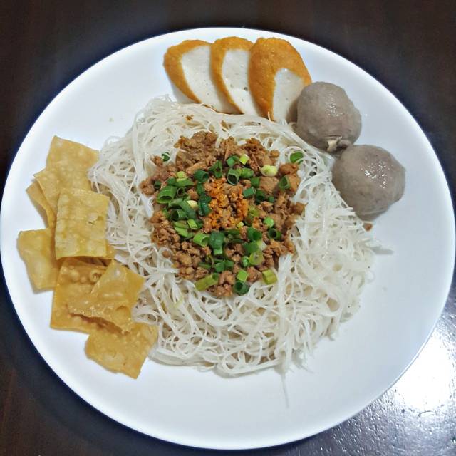 

Bihun Ayam Komplit