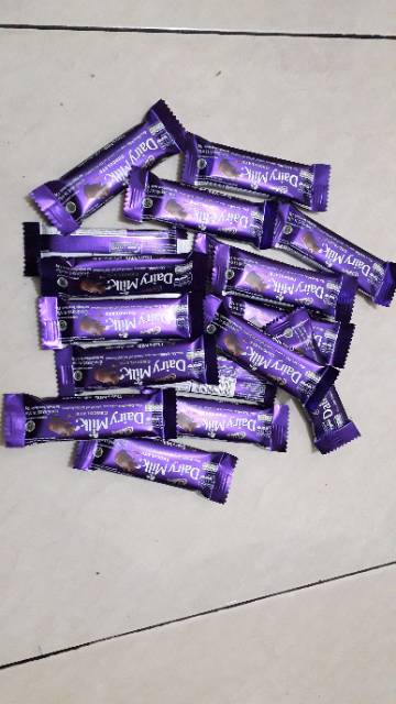 

Cadbury 15 gr /ecer - Coklat cadbury dairy milk - coklat murah - Coklat cadbury 15 gr