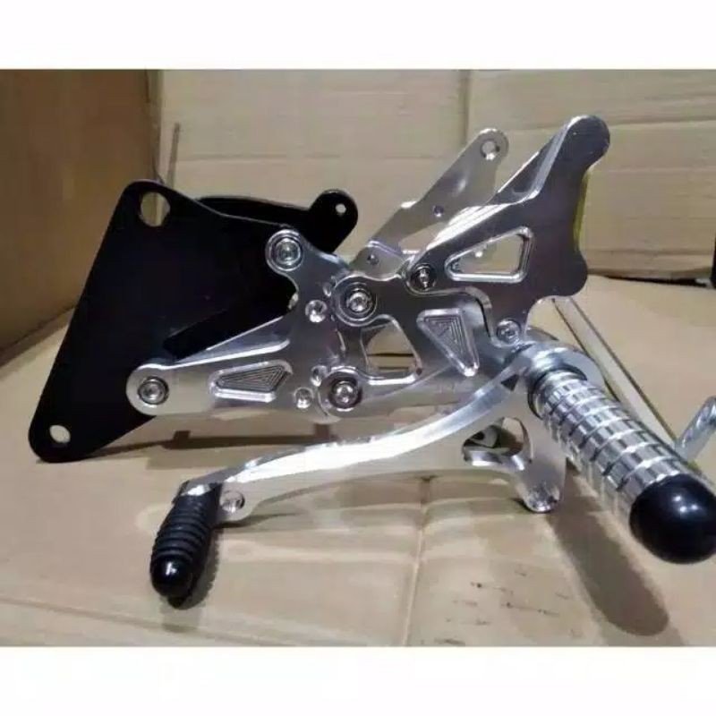 BREKET UNDERBONE SONIC 150  BREKET FOOTSTEP UNDERBONE GTR150 BAHAN TEBAL