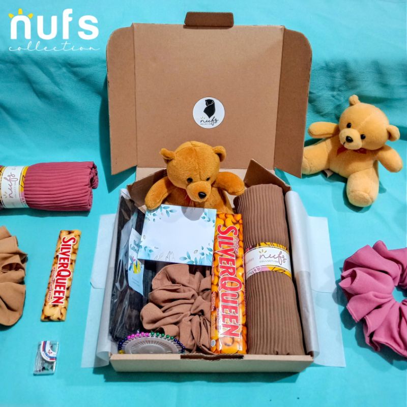 

HAMPERS HIJAB IDUL FITRI PASHMINA PLISKET PREMIUM / GIFT BOX LEBARAN HIJAB BIRTHDAY / HAMPERS WISUDA SEMPRO/ KADO ULANG TAHUN CEWEK / KADO LEBARAN HIJAB PASHMINA PLISKET ULANG TAHUN WISUDA WEEDING