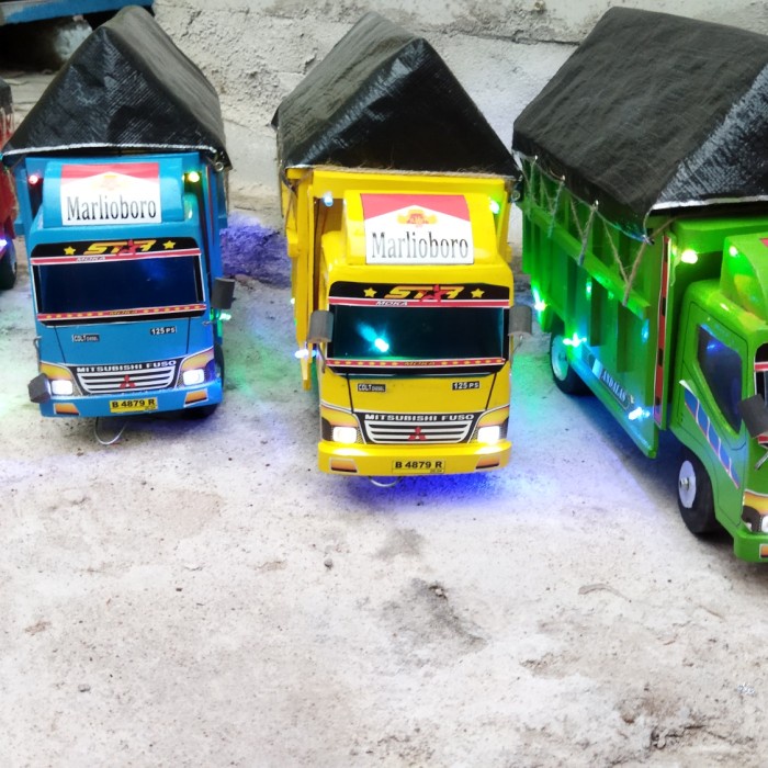 mainan mobil Truk Kayu / miniatur truk kayu - Tanpa Lampu