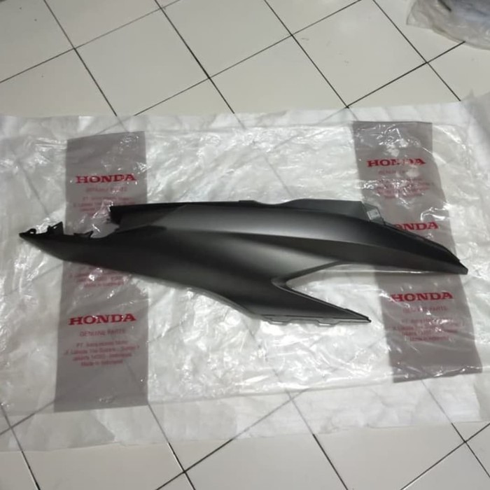 cover body R ( kanan ) vario 150 new 2018 coklat doff