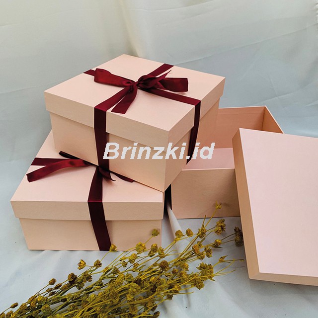 Gift Set/Hadiah Ulang Tahun/Hadiah Wisuda/Souvenir Square Basic Voal Exclusive Murah