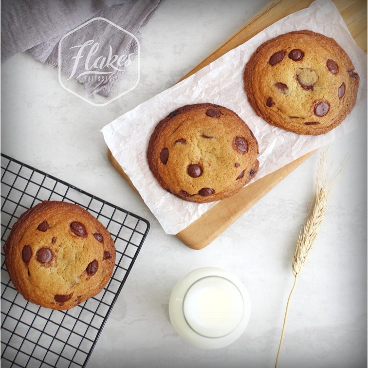 

FLAKES Original Chocolate Chip Cookies - Premium Belgian Chocolate Chip Cookies