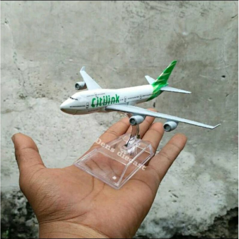 Miniatur pesawat citiling boeing 747