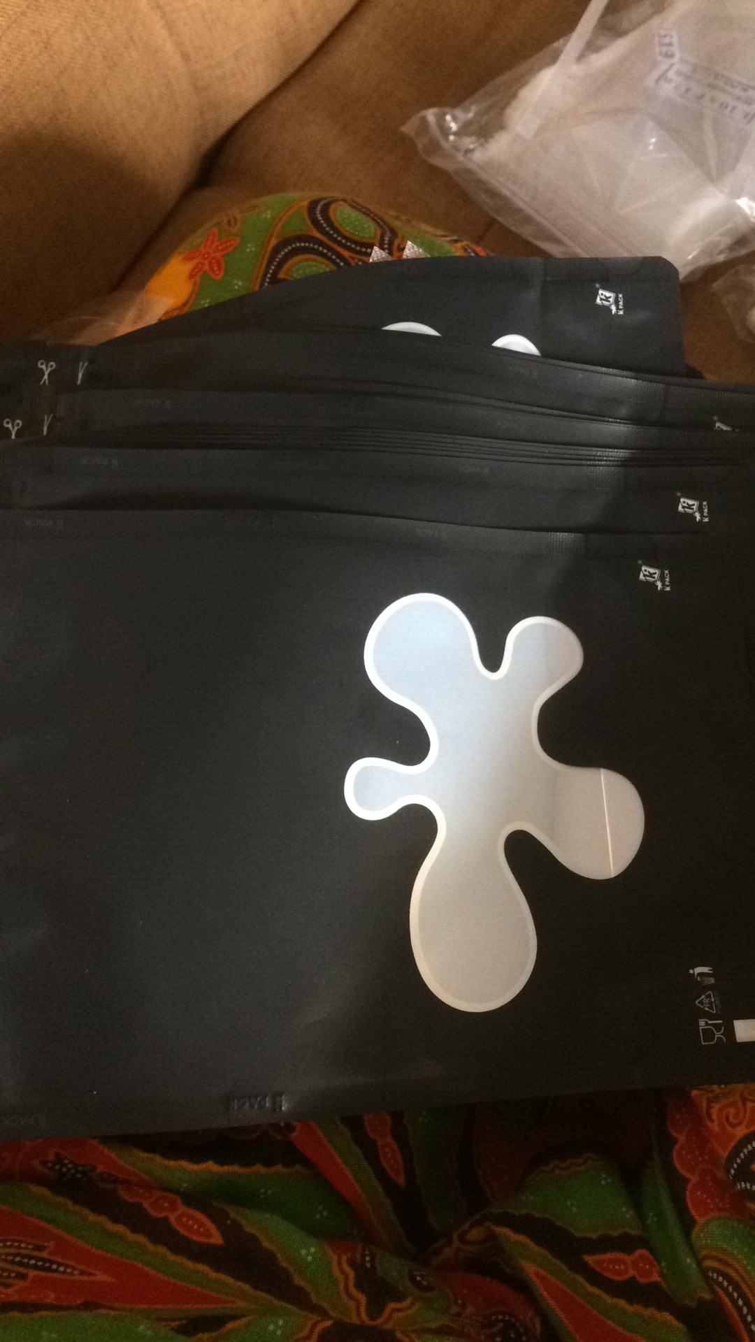 Standing Pouch Kombinasi Window Hitam Putih Kpack 14x23