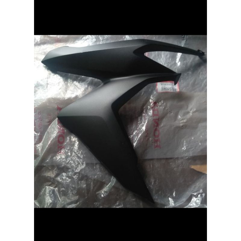 cover sayap body depan kanan original vario 150 new 2019-2020 hitam doff