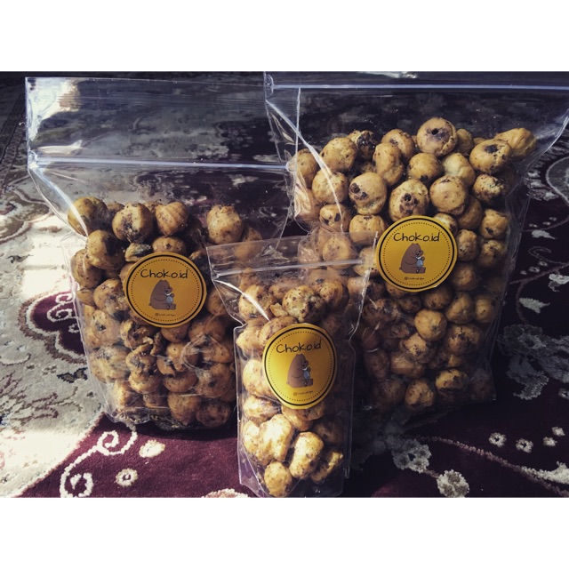 

Soes kering mini dengan coklat yg lumer