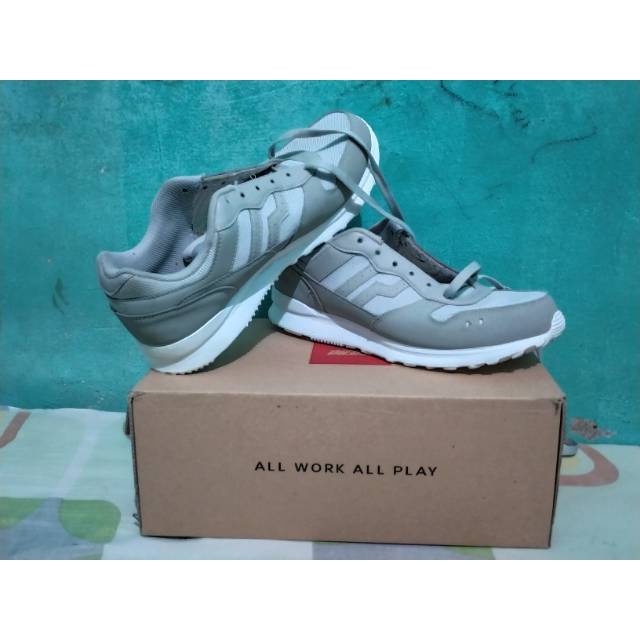 Sepatu running piero jogger go feather