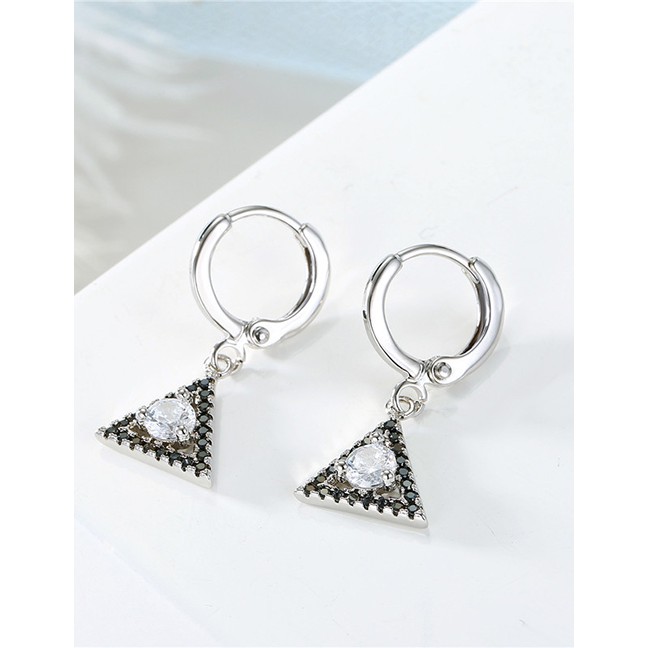 LRC Anting Tusuk Fashion Diamond Triangle Earrings D67286