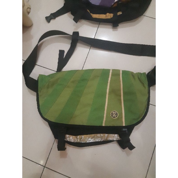 tas  selempang laptop crumpler