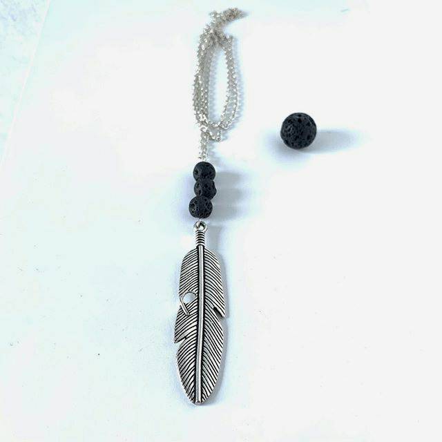 Featherlicious kalung diffuser