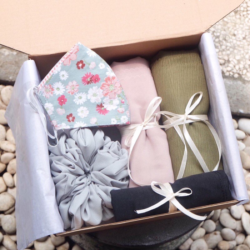 

Raya Hampers II (Large)