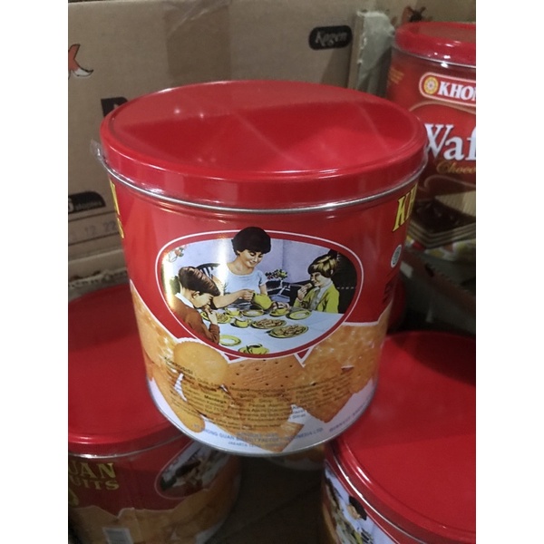 

Khong guan biskuit red mini people/ biskuit kongguan kaleng family 650gr