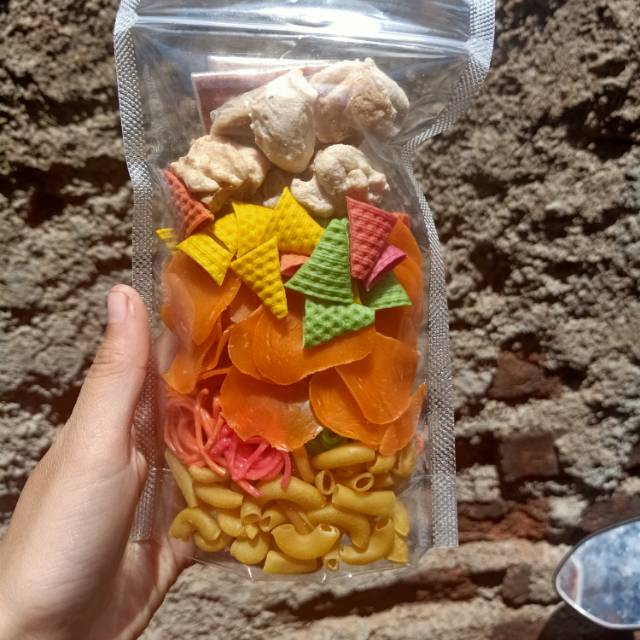 

Seblak instan andai varian krupuk segitiga