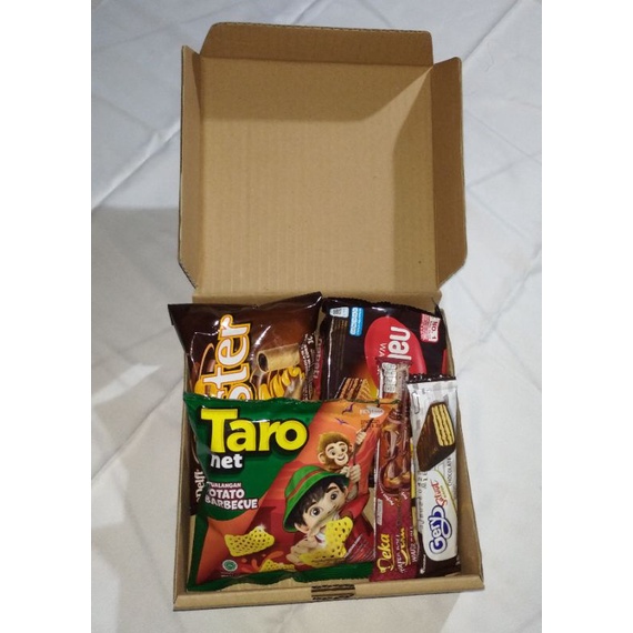 

Snack box kecil/Hampers