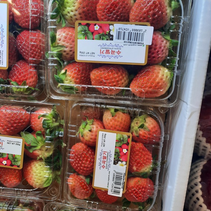 

Buah Strawberry Korea Pack Manis Fresh