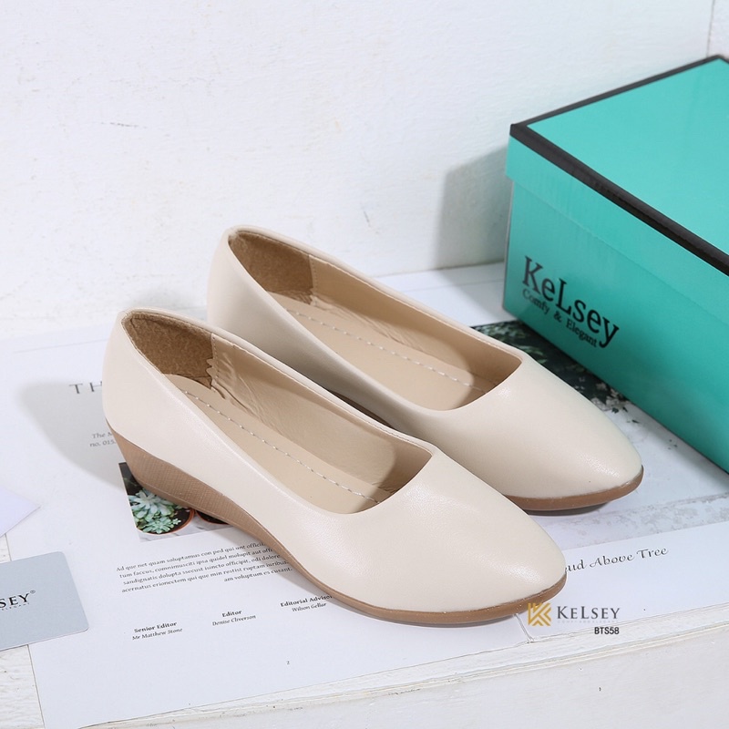 Kelsey Sepatu Flat Shoes Wanita BTS58