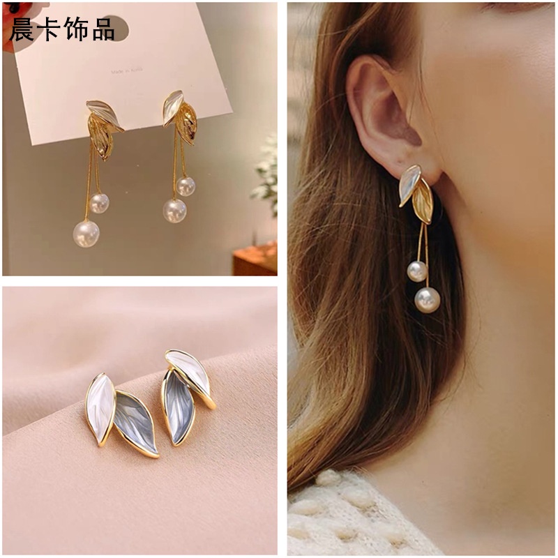 Anting Tusuk Gantung Desain Pita Hias Mutiara + Kristal Gaya Trendy / Mewah Berkilau Untuk Wanita