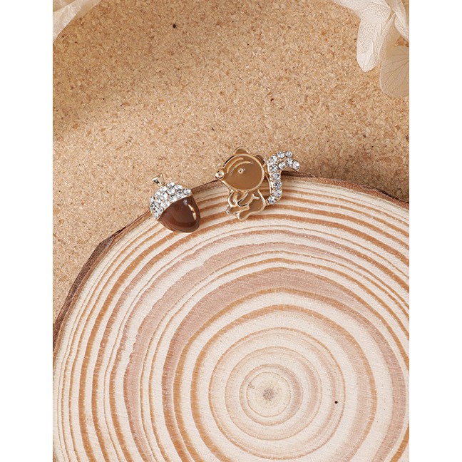 LRC Anting Tusuk Fashion Brown Little Squirrel Asymmetric Diamond Earrings D82464