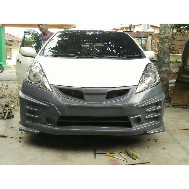 Bodykit honda  jazz  full bumper depan  belakang bahan 