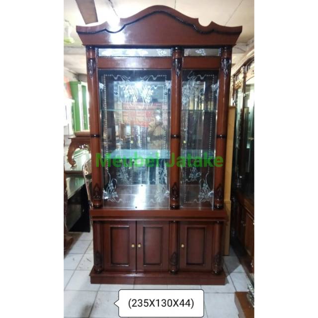 Bufet pajangan kristal 3 pintu rangka kayu mahoni. Bupet lemari cantik