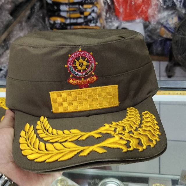 Topi Komando satpol PP Bupati