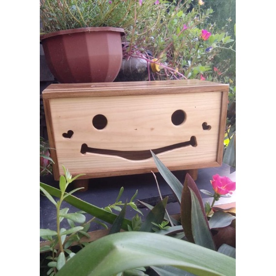 Kotak tisu/tempat tisu/box tisu smile kayu
