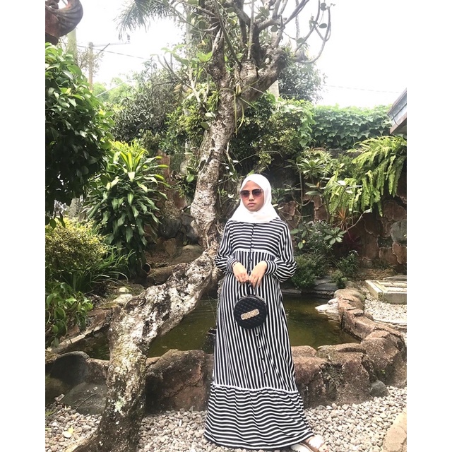 gamis salur garis garis/ bahan wolfis premium/ gamis hitam putih/ lubbilku boutique