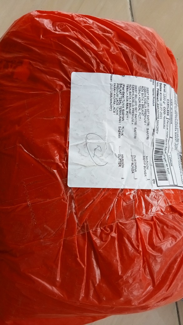 (best Seller) Set Safitri Kebaya Adelia Premium + Rok Batik + Brukat Tebal+ Ada Real Pict !