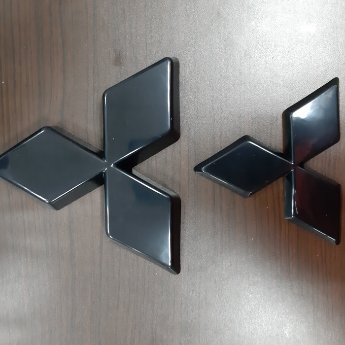 COVER Emblem LAMBANG DEPAN BELAKANG mobil Mitsubishi XPANDER WARNA  hitam tempel