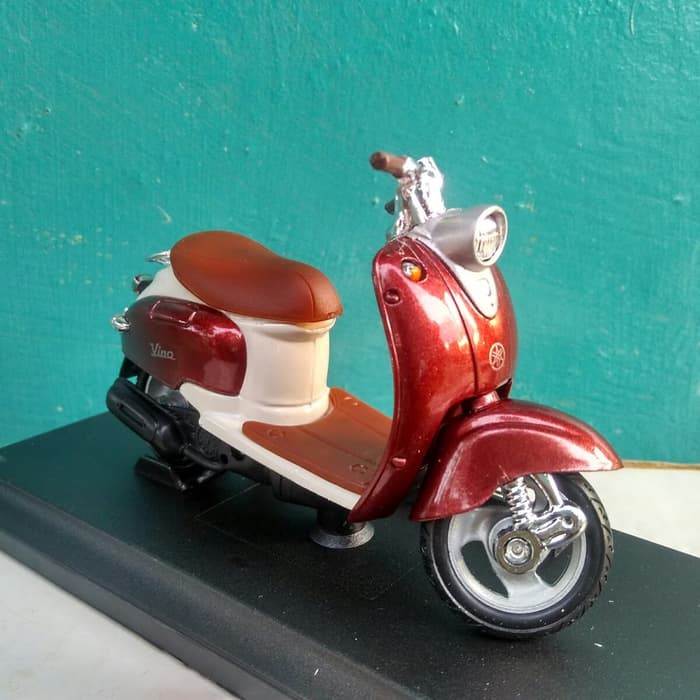 Modellino Yamaha Vino YJ50R 1/6 – Scooter 50cc Giapponese – Colore Vino Rosso – Usato