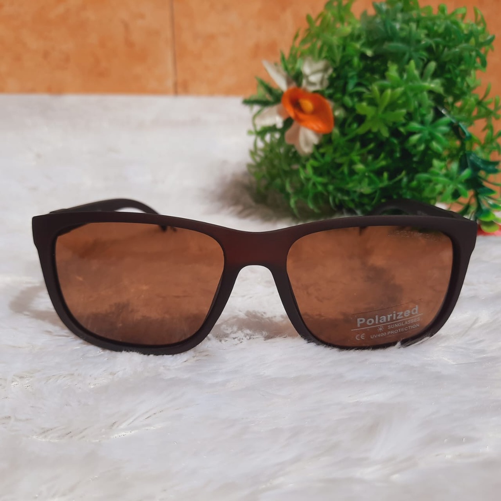 KACAMATA FASHION COWOK POLARIZED KACAMATA HITAM