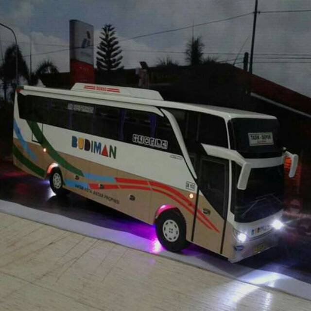 Miniatur bus budiman lampu