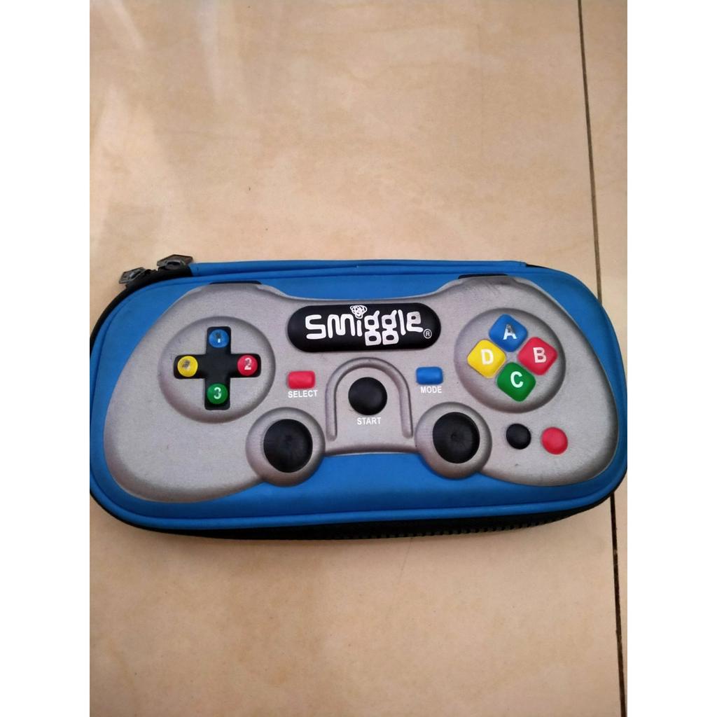 

Kotak Pensil Smiggle