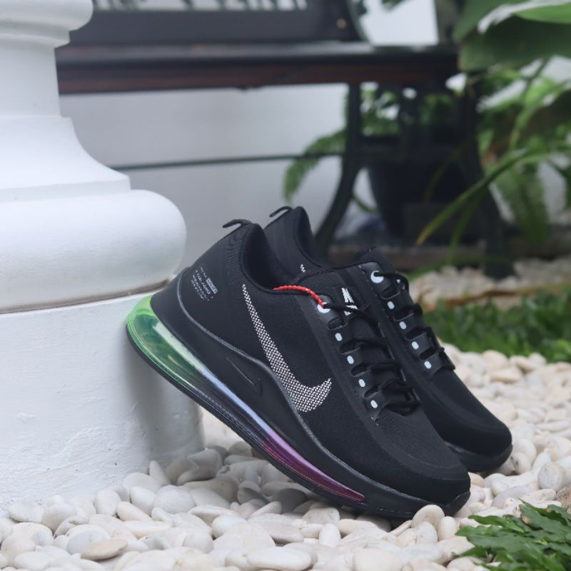 SEPATU SNEAKER RUNNING PRIA NIKE AIR MAX 720 SHIELD MAN