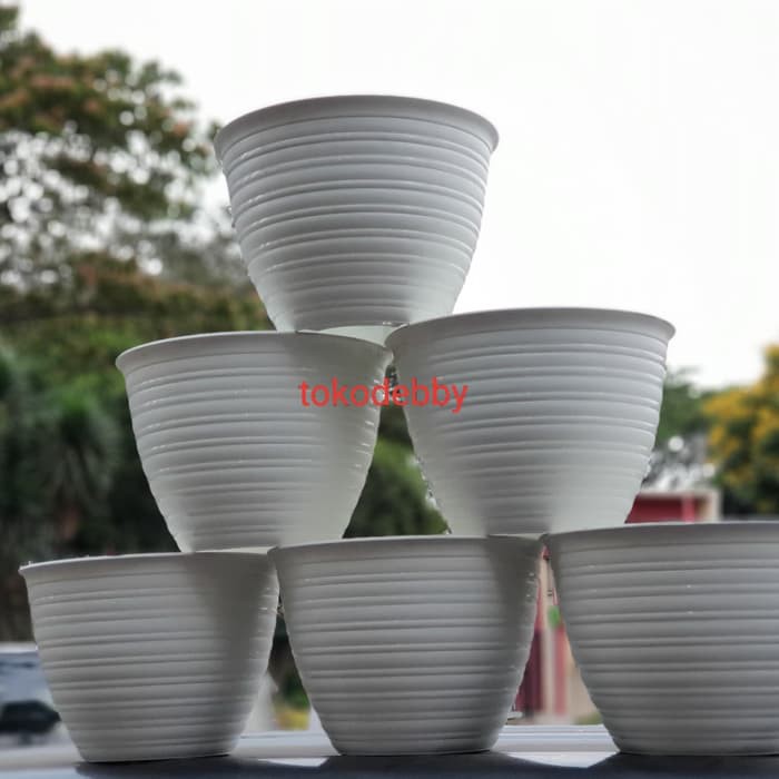 Unik Pot Bunga Plastik Putih Tawon 27 cm Berkualitas