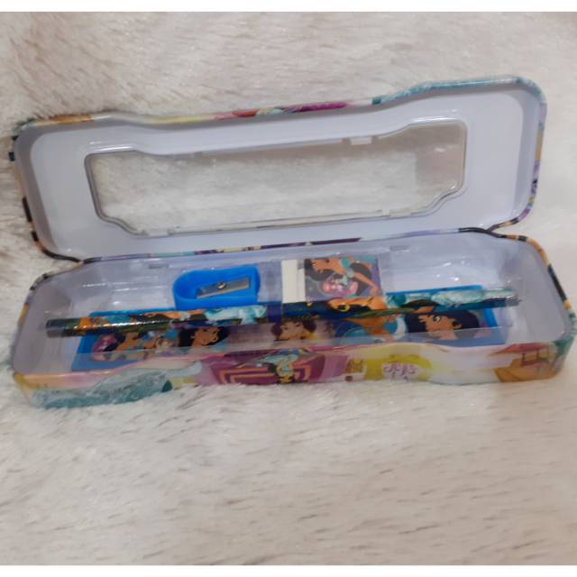 

Tempat pencil kaleng plus alat tulis