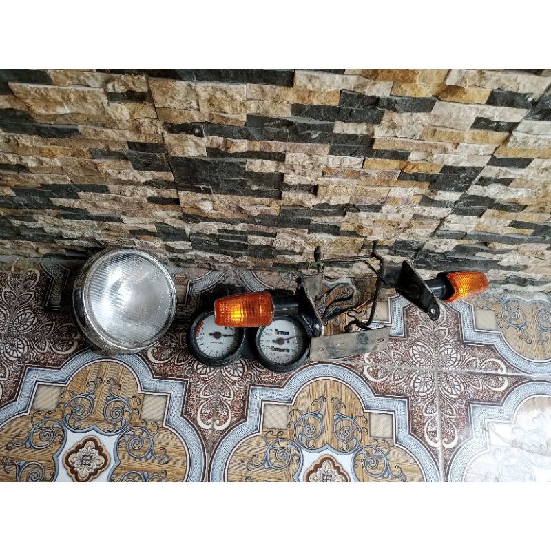 Lampu set megapro lama